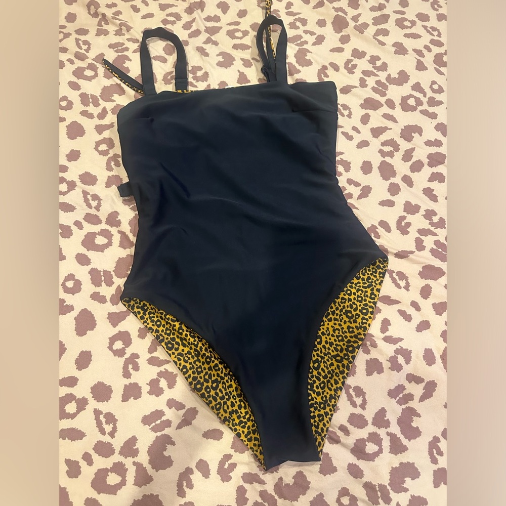 Reversible Leopard / Black Print One-Piece Swimsuit cut out bathing suit - Picture 12 of 17